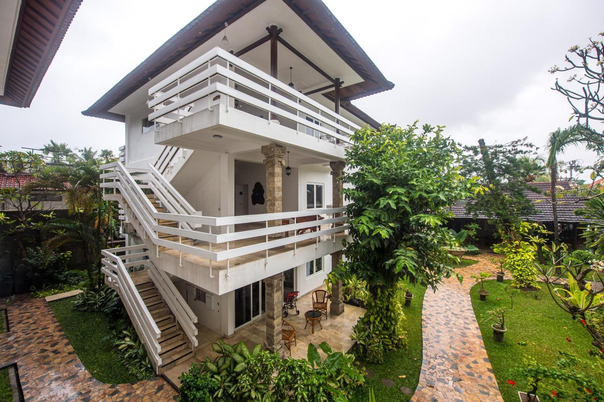 Sari Bunga Hotel Legian Kuta Bali Exterior photo